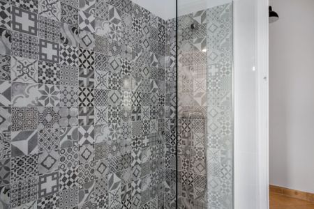 Nice and sunny room in Valencia street - Photo 5