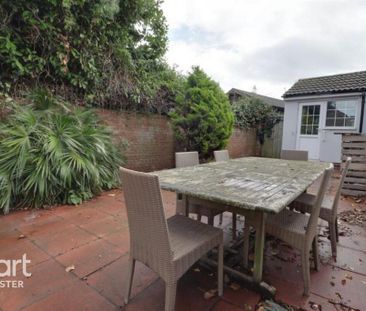 1 bedroom in a house share to rent - Photo 2