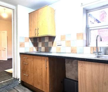 3 bedroom flat to rent - Photo 4