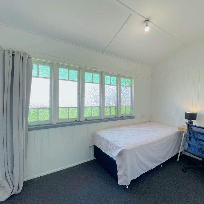 Furnished Room in Prime Red Hill Location - Photo 1