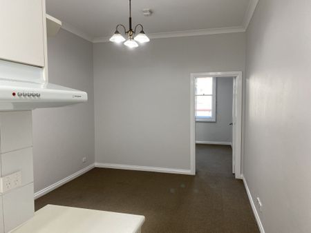 Prime inner-city location with excellent transport links - Photo 2