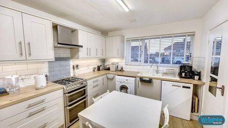 3 bedroom semi-detached bungalow to rent - Photo 5