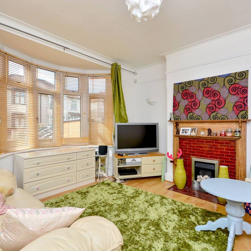 4 Bed Semi-Detached House, Holme Lacey Road, SE12 - Photo 1