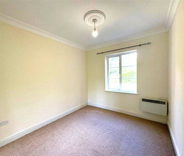 2 bedroom Flat in Christine Ingram Gardens, Bracknell - Photo 6