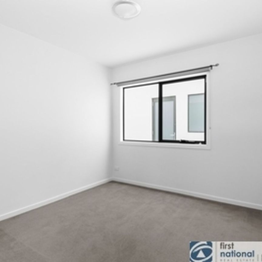 APARTMENT WITH COURTYARD - Photo 1