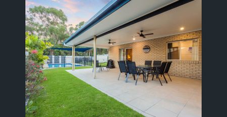 Stunning Family Home with Pool in Sought-After Capestone Estate - Photo 4