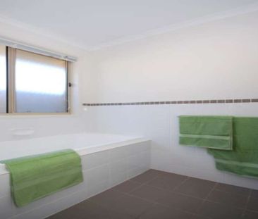 Lovely Family Home in Aldinga Beach - Photo 1