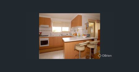 Spacious unit in prime location - Photo 2