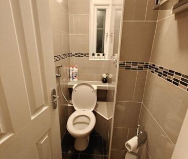 4 bedroom flat share to rent - Photo 3