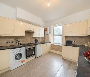 4 bedroom flat to rent - Photo 4