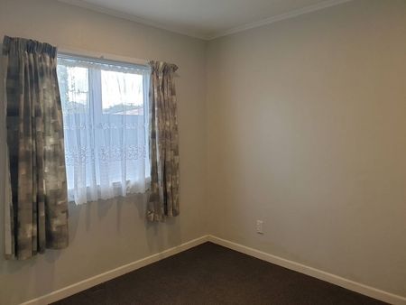 Easy Walk Train station. Sunny 2 bedroom unit - Photo 3