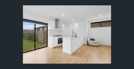 LAKESIDE LIVING IN PRIME LOCATION! - Photo 5