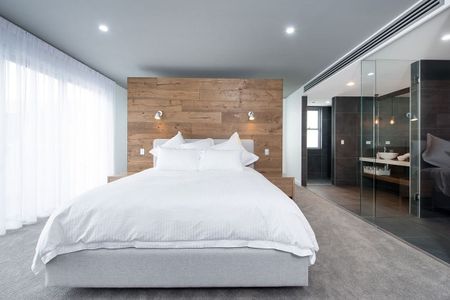 Stunning four bedroom home only minutes walk to Cooks River and parklands. - Photo 3