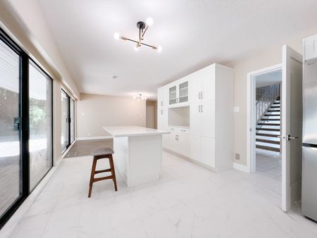 Seven Bedrooms?!!! - Photo 4