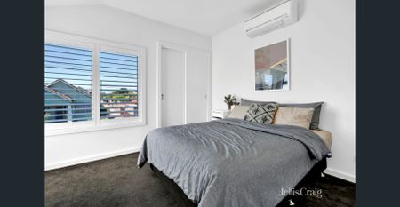 Two Bedroom Contemporary Home - Photo 4