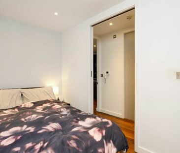 Kensington High Street - Photo 2