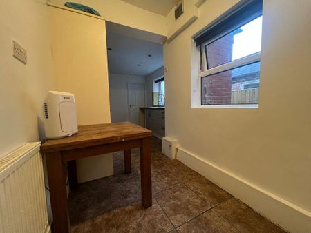 3 bedroom terraced house to rent - Photo 3