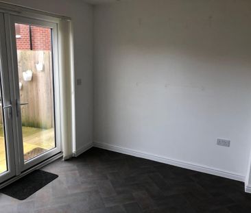 3 bedroom semi-detached house to rent - Photo 3