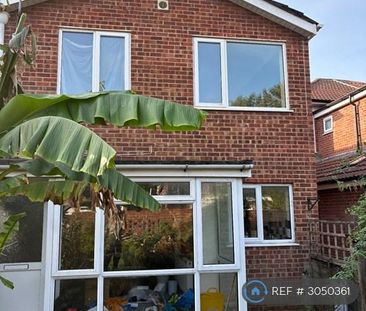 1 bedroom in a house share to rent - Photo 3