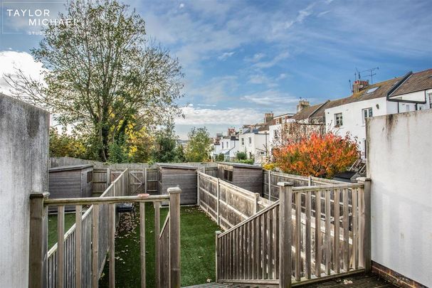 4 bedroom terraced house to rent - Photo 1