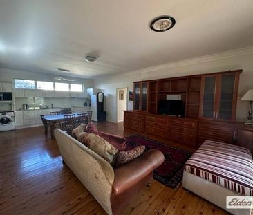 Fully furnished 1 bedroom apartment within Wollongong CBD - Photo 1