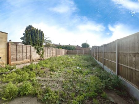 3 bedroom end of terrace house to rent - Photo 5