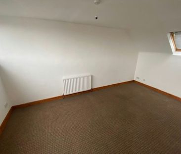 Semi-detached house to rent on - Photo 3