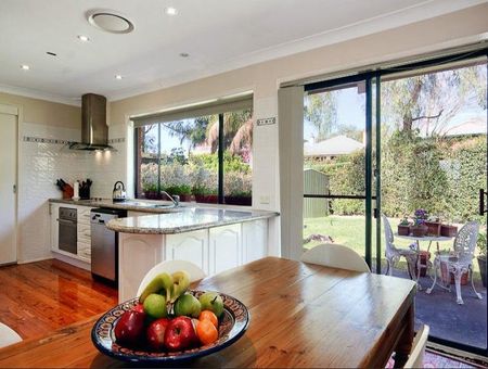 Beautiful Family Home in the Heart of Windsor - Photo 3