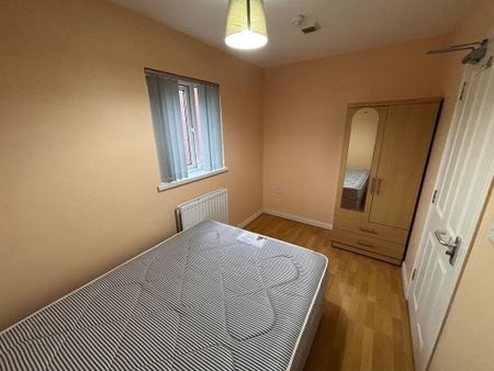 Great Apartment, 68c University Avenue, Queens Quarter, Belfast, BT7 1GY - Photo 5