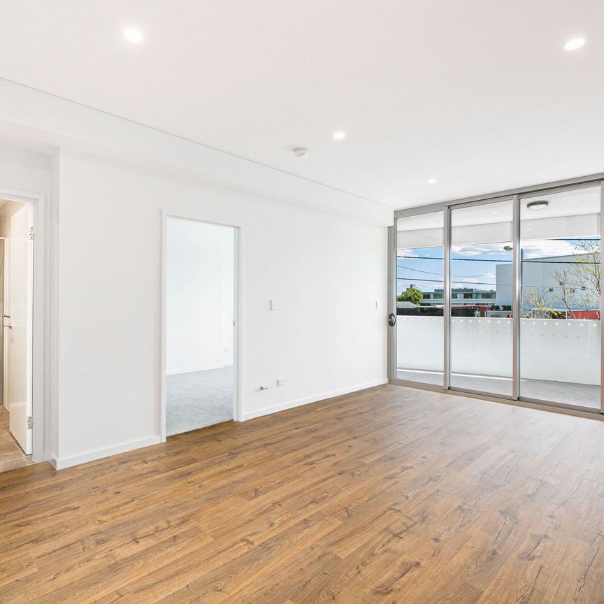 Boutique 1 Bedroom apartment with storage galore - Photo 1