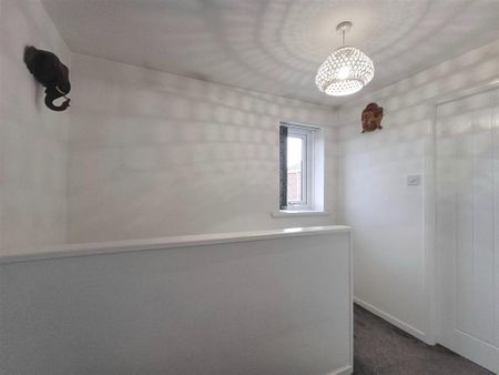 3 bedroom semi-detached house to rent - Photo 3