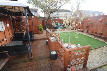 3 bedroom semi-detached house to rent - Photo 4