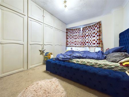 Hogarth Gardens, Hounslow - 3 bedrooms Property for lettings - Chasebuchanan - Photo 4