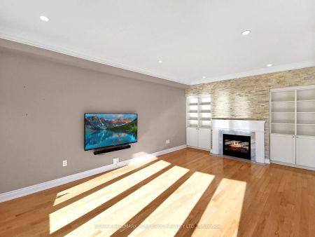 Detached Home For Lease | N9237268 - Photo 5