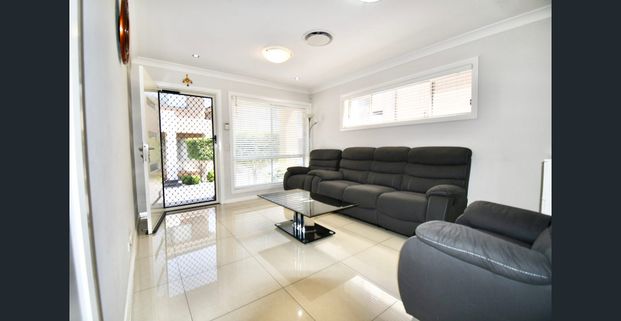 Location & Comfort! - Photo 1