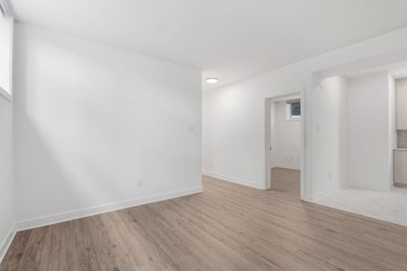 For Lease - 802 Ninaatik Place Unit# B, Blossom Park - Airport and Area, Ontario - Photo 4