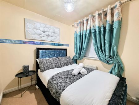 Apartment , The Grange, Stanningley Road, Leeds - Photo 4