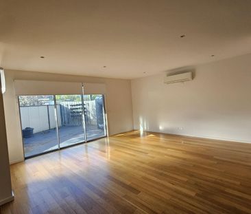 Lovely and spacious townhouse - Photo 1