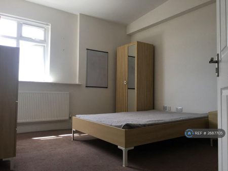 3 bedroom flat to rent - Photo 2