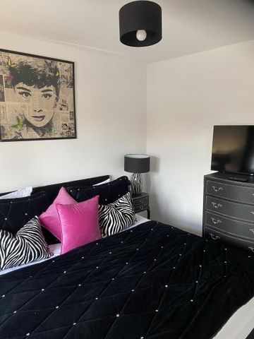 Beautiful double room with own shower room - Photo 4