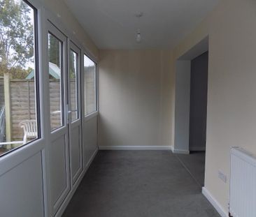3 bedroom semi-detached house to rent - Photo 6