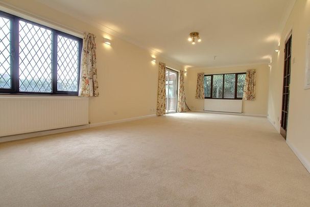 3 bedroom detached bungalow to rent - Photo 1