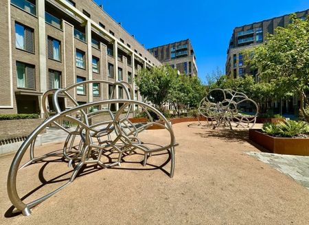 Studio Flat, St Pier Court, E13 - Photo 2