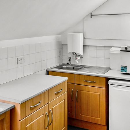 Bedsit, Waverley Road, BS6 - Photo 3