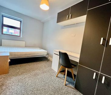 3 bedroom flat to rent - Photo 3