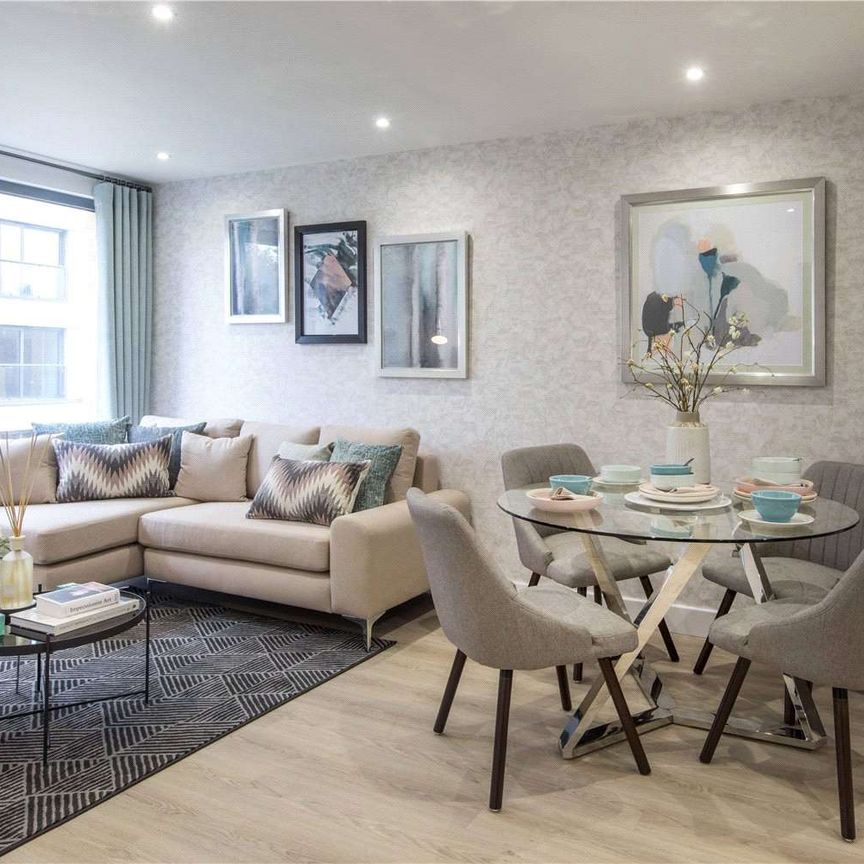 A stylish and contemporary apartment in an ideal location for Sevenoaks station and the high street. - Photo 1