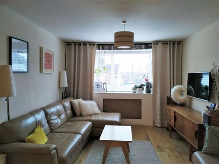 2 bedroom Terraced House to let - Photo 5