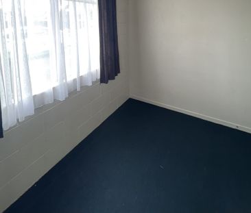 Two bedroom apartment in a handy location - Photo 1