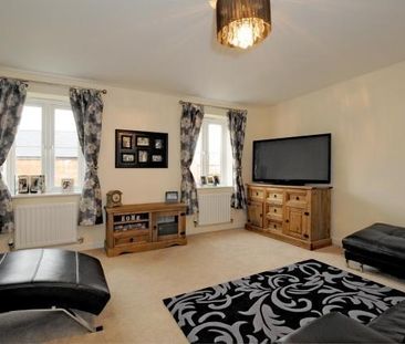 4 bedroom semi-detached house to rent - Photo 1
