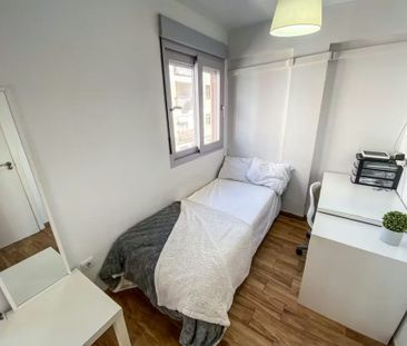 Calle Maestro Arrieta, Sevilla, Andalusia 41010 - Photo 6